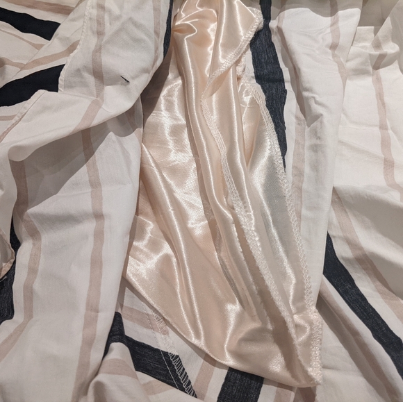 ✨ Fit and flare vertical stripe dress - Picture 5 of 7